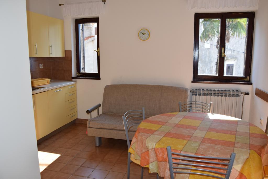 Apartment Marija With Terrace Brseč Zimmer foto